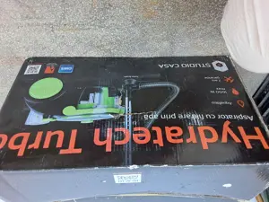 Vând aspirator cu apă 