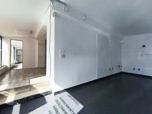 Spatiu Comercial 4 camere 2 intrari Tudor Intrare din Bulevard 143 mp