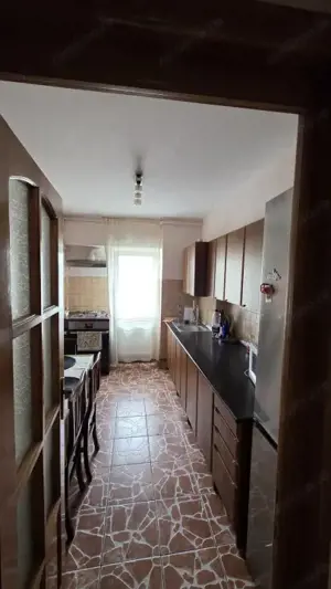 Apartament 3 camere etaj intermediar, zona Bld Primaverii