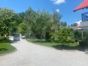 Casa individuala, 1600 mp teren, mobilata si utilata de lux, zona Burdujeni