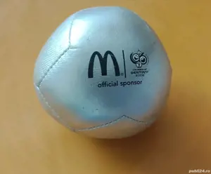 Jucarie minge mică de la McDonald's 
