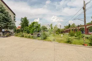 Casa cu teren de 3000 mp - ponton la lac - piscina si casa de oaspeti - imagine 12