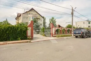 Casa cu teren de 3000 mp - ponton la lac - piscina si casa de oaspeti - imagine 4