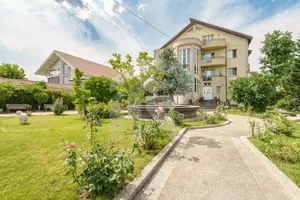 Casa cu teren de 3000 mp - ponton la lac - piscina si casa de oaspeti - imagine 15