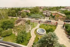 Casa cu teren de 3000 mp - ponton la lac - piscina si casa de oaspeti - imagine 11