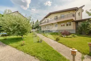 Casa cu teren de 3000 mp - ponton la lac - piscina si casa de oaspeti - imagine 18