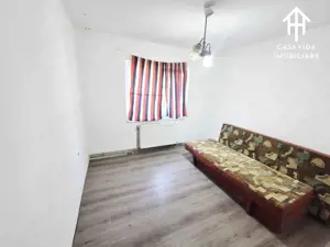 Apartament cu 3 camere de vânzare – Etaj 1, zonă centrală (Unic) - imagine 3