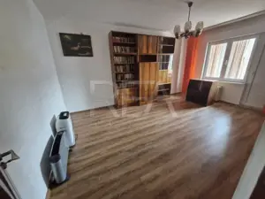 Apartament cu 3 camere în zona Dristor-Vitan