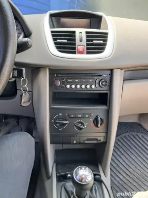 Peugeot 207 1.4 HDI Trendy - imagine 8