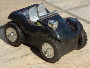 Jucarie masinuta buggy cu baterii uzata veche scara 1:32 - imagine 2