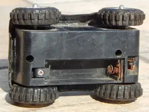 Jucarie masinuta buggy cu baterii uzata veche scara 1:32 - imagine 5