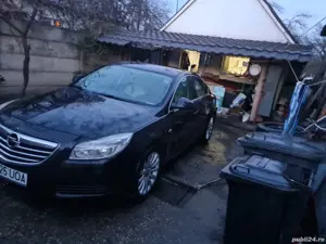 vind  opel insinia aan 2011