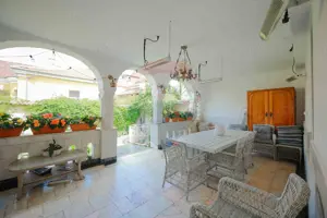 Casă cu 4 camere de închiriat în zona Ultracentrală - imagine 4