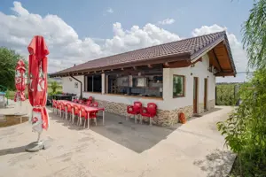 Complex cu Piscină/Cazare de Vânzare, 10.777mp Teren - DN24, Vaslui - imagine 5