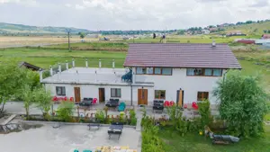 Complex cu Piscină/Cazare de Vânzare, 10.777mp Teren - DN24, Vaslui - imagine 4