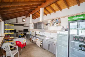 Complex cu Piscină/Cazare de Vânzare, 10.777mp Teren - DN24, Vaslui - imagine 12