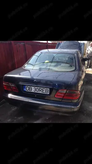 Vind mercedes pentru piese