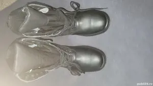 Bocanci din piele naturala, marimea 46 pentru bărbați!