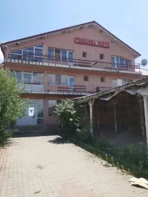 Pensiune P+1, cu restaurant + terasa, cu acces imediat la Drumul Expres
