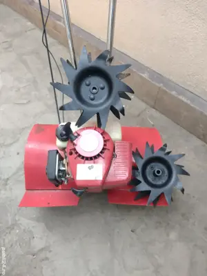 Motosapă Mantis cu motor in 2 timpi Honda dotată cu freza si scarificator  - imagine 2