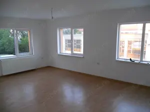 apartament 3 camere 100 M,  nemobilata, imobil privat, zona Lisimed