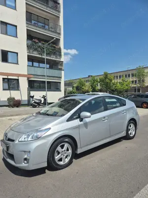 Vând Toyota Prius 2010 Hybrid cu istoric.