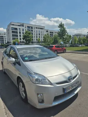 Vând Toyota Prius 2010 Hybrid cu istoric. - imagine 3