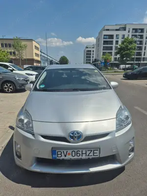 Vând Toyota Prius 2010 Hybrid cu istoric. - imagine 2