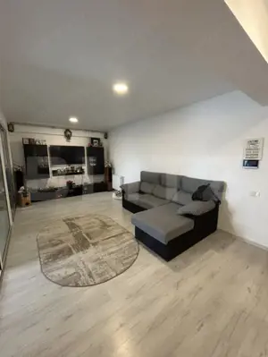 Apartament cu 3 camere, 68 mp, etaj intermediar, zona Tractorul