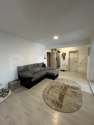 Apartament cu 3 camere, 68 mp, etaj intermediar, zona Tractorul - imagine 3