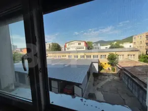 Garsonieră spațioasă de vânzare, etaj 2/4, zonă centrală – recent renovată - imagine 7