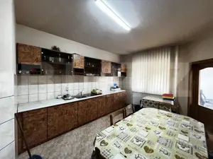 Casa de vanzare in Lazuri, ideala si pentru investitii - imagine 4
