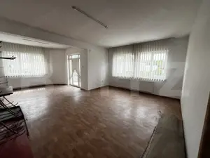 Casa de vanzare in Lazuri, ideala si pentru investitii - imagine 3