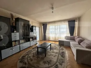 Apartament de vanzare, cu 3 camere, 2 bai, zona Iulius Town