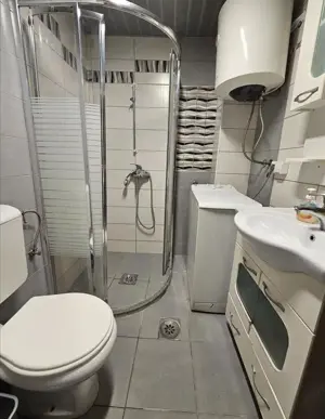 apartament o camera de inchiriat zona Spitalului Judetean