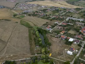 Teren de 7900 mp cu baltă de pescuit în Frumușeni - imagine 13