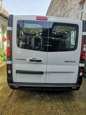 Vând microbuz de persoane inmatriculat - Renault Trafic Kombi 8+1 A C - Euro 6 - imagine 2