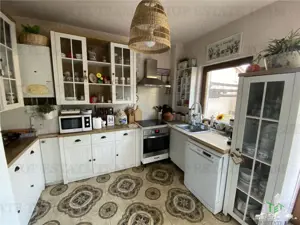 Vila spatioasa cu 3 apartamente in Fundeni Dobroiesti - imagine 9