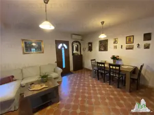 Vila spatioasa cu 3 apartamente in Fundeni Dobroiesti - imagine 2