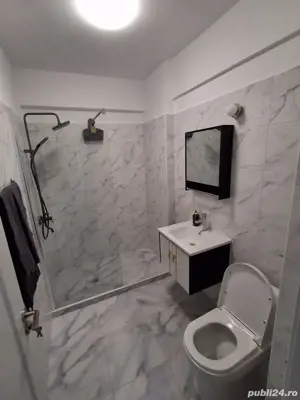 *Închiriere sezonieră: Garsonieră modernă în Saturn* - imagine 2