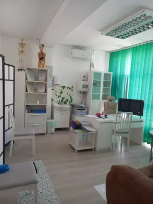 Spații centrale în clădire de birouri - imagine 2