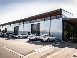 Hala/Depozit-Zona Autostrazii-Curte Betonata/Rampa-350-660-900 mp