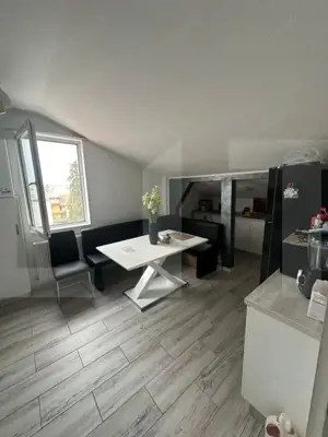 Apartament de vanzare, cu 5 camere, 160 mp, zona Vlaicu - imagine 2