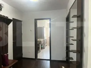 Apartament  decomandat de 3 camere, 65 mp,  etaj 3, zona Imparat Traian