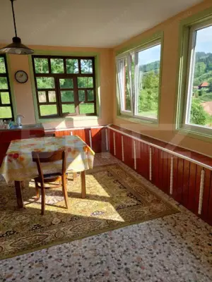 Casă la munte, 5 camere, 4800 mp teren, zona Ocolis