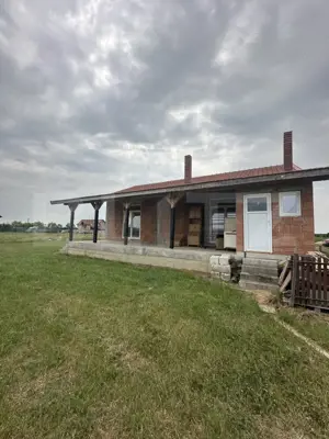 Casa la roșu 3 camere, 144 mp, 584 mp teren, zona Cionchesti