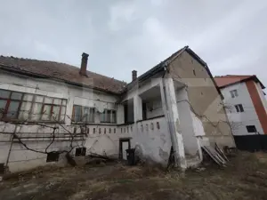 Casa 50 mp,2 camere,curte comuna,teren 350mp,Renovabila,comuna Livezile