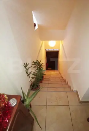 Casa de vanzare, cu 5 camere, 480 mp, zona 1 Mai - imagine 8