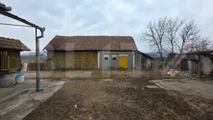 Două case de vânzare, curte comună, 4 camer 110mp, 50 ari  Cristeștii Ciceului - imagine 4