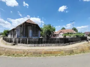 Casa renovabila 2,2 arii taren in Raciu